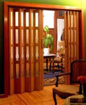 puertas plegables con paneles acrilicos